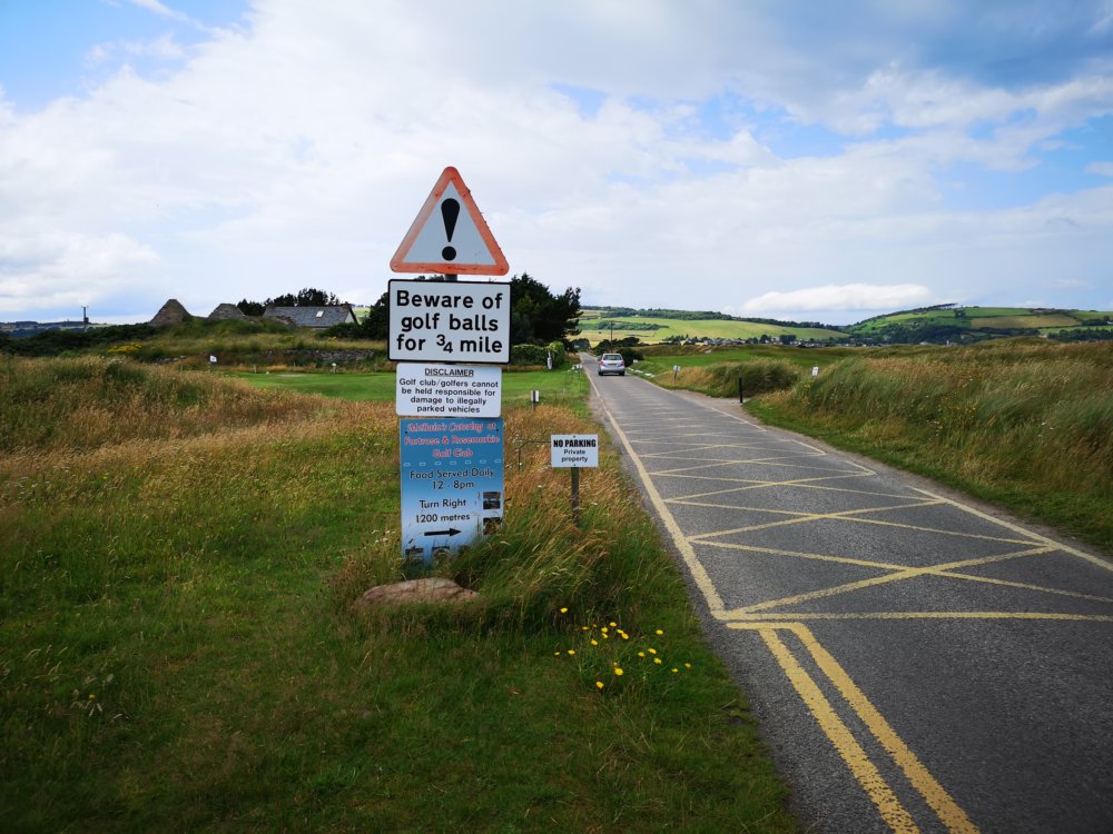 Warnung vor Golfbälle am  Chanonry Point